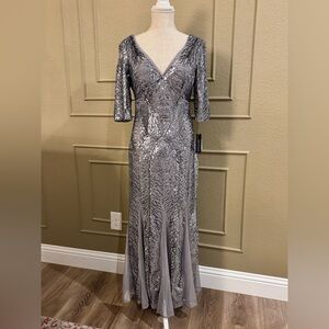 R & M RICHARDS Women’s Long Sequined Panel Dress V-Neck and 3/4 Sleeves. NEW